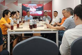 罗马诺：奥纳纳肩膀受伤但并不严重，预计可以正常为曼联比赛